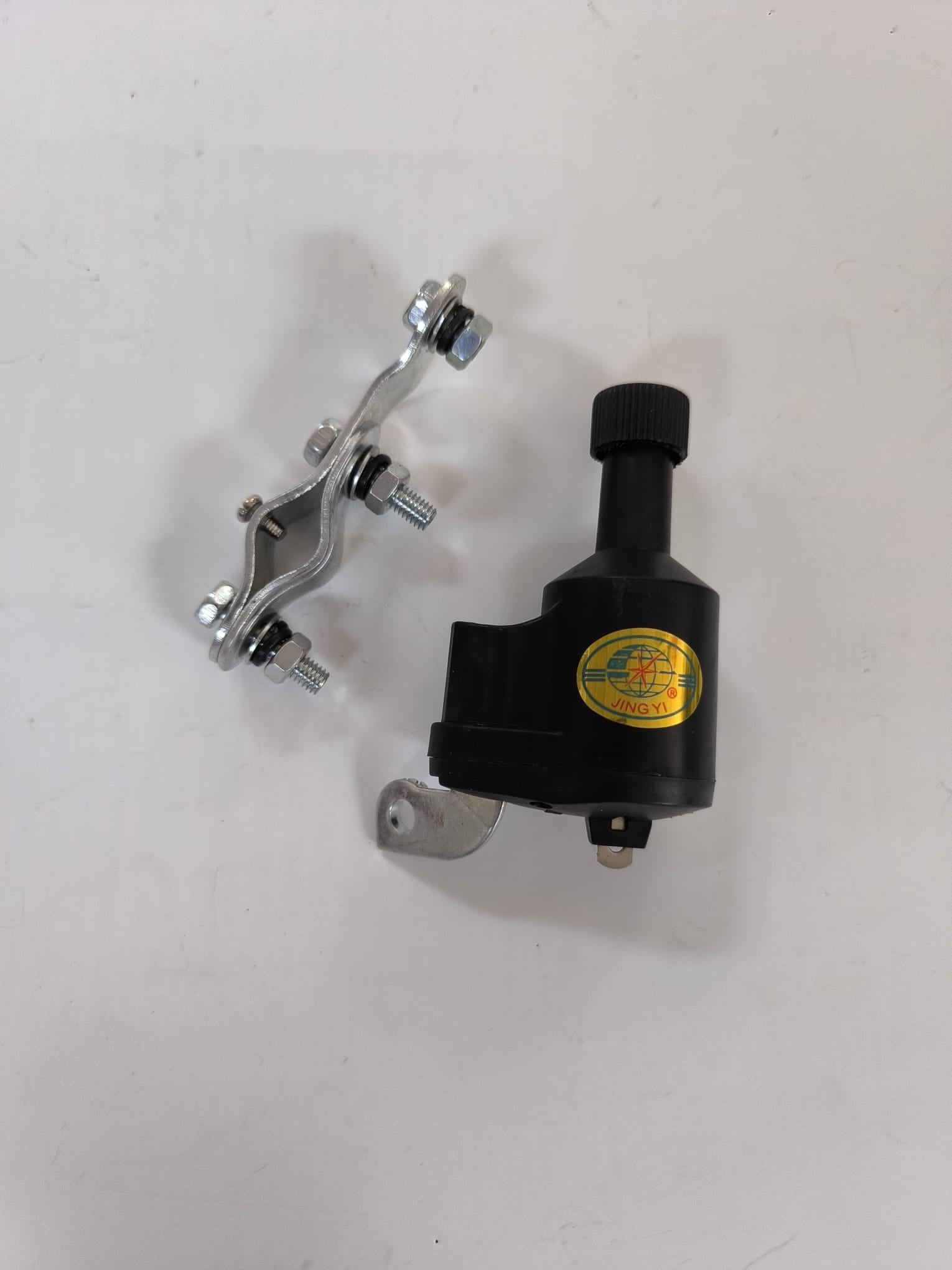 Dinamo lado derecho con soporte para Bicicleta